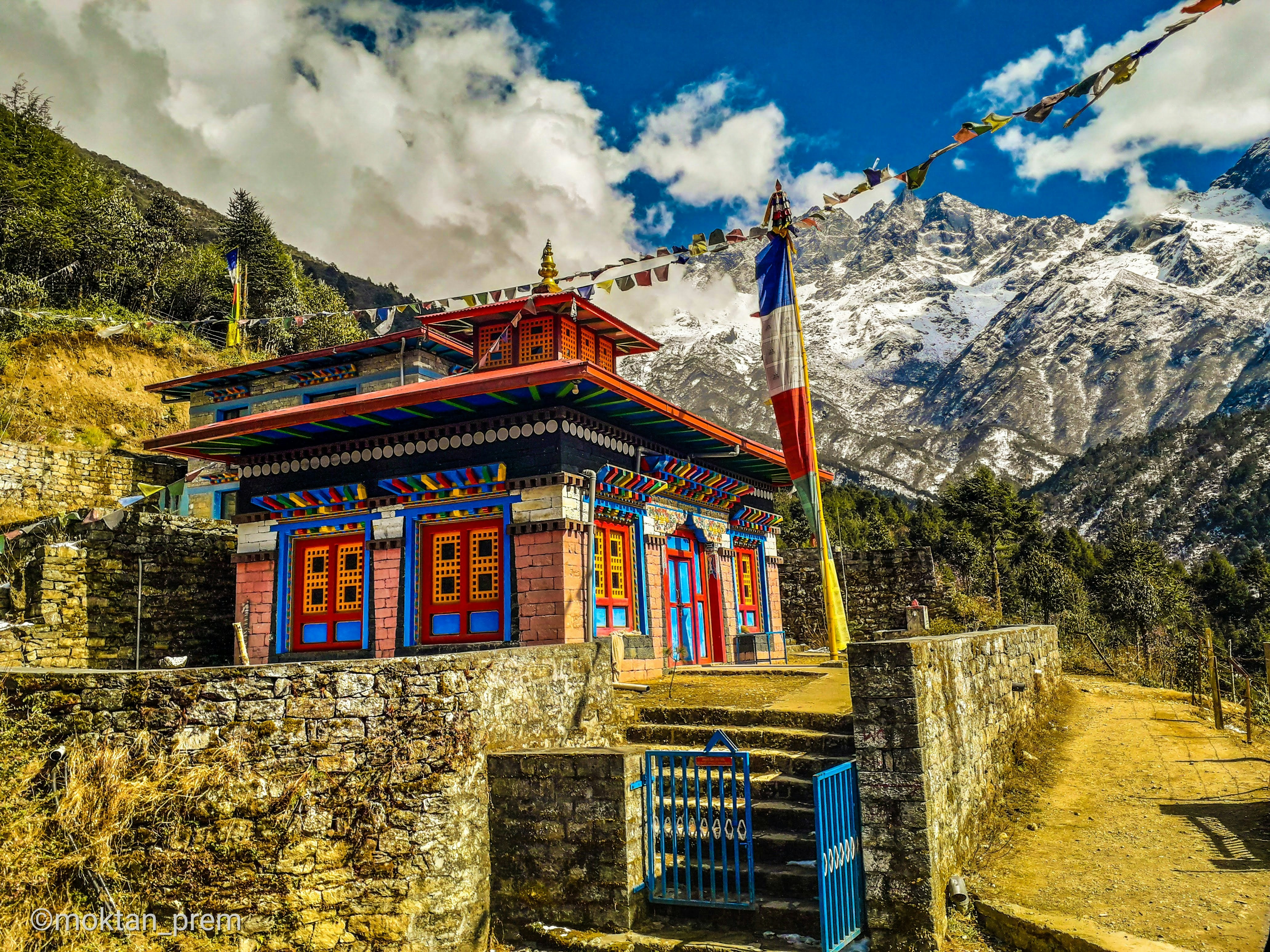 Trek to Lobuche